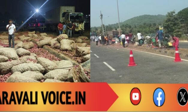 ಮುಗುಚಿ ಬಿದ್ದ ಲಾರಿ: ಈರುಳ್ಳಿ ತುಂಬಲು ಮುಗಿಬಿದ್ದ ಜನ