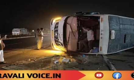 ಬೆಂಗಳೂರಿನಿಂದ ಕಾರವಾರ ಹೊರಟಿದ್ದ ಬಸ್ ಪಲ್ಟಿ: ಹಲವರಿಗೆ ಗಾಯ